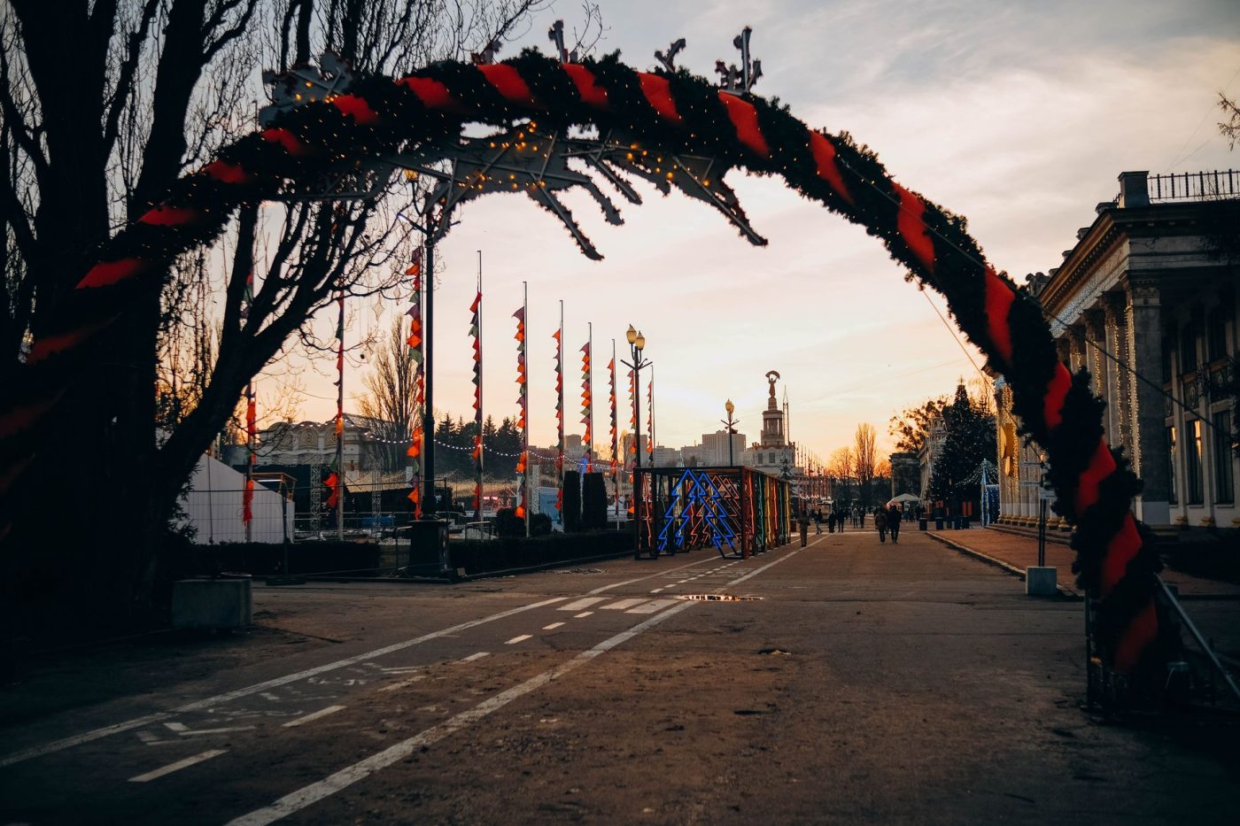 Намет Пункту незламності у Львові з генератором взимку