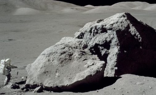 Ученые научились добывать кислород из лунной пыли