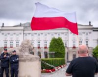 Коронавирус проник в правительство: кабмин Польши ушел на карантин