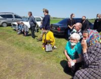 В Запорожской области погибшего на Донбассе бойца в последний путь провожали всем селом, — ФОТО