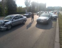 В центре Запорожья столкнулись три автомобиля, — ФОТОФАКТ