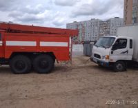 В Энергодаре грузовик застрял в песке: водитель позвонил спасателям, — ФОТОФАКТ