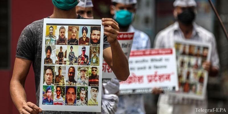 protest-against-china-in-mumbai