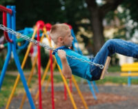 В Запорожье 7-летний мальчик пропал во время прогулки во дворе: родители заявили в полицию об исчезновении ребенка