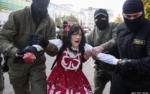 В Минске задержали более трех сотен митингующих