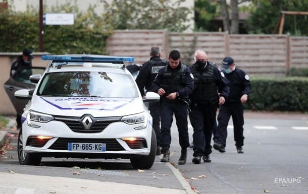 Под Парижем обезглавили учителя из-за карикатур на пророка Мохаммеда