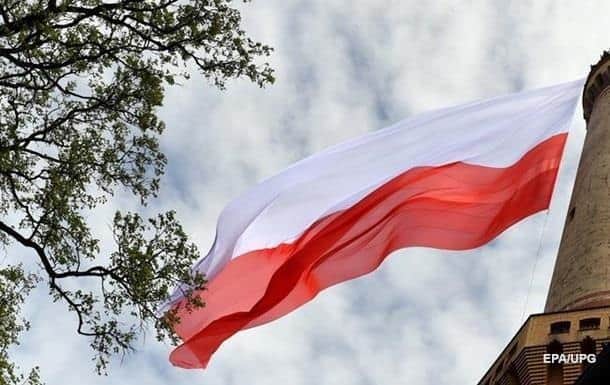 Польша открывает ТРЦ, но думает ограничить поездки
