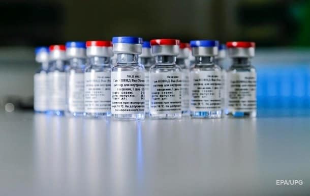 Российскую COVID-вакцину привезли на испытания в Индию