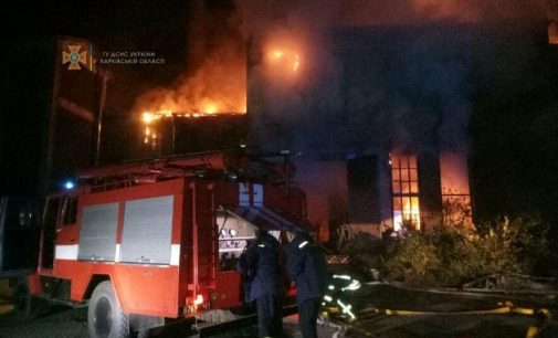 В Харькове спасатели тушили масштабный пожар на складе: огонь мог перекинуться на соседние здания