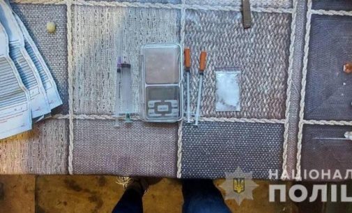 В Харькове полиция «накрыла» наркопритон, который в собственной квартире обустроил местный житель, — ФОТО
