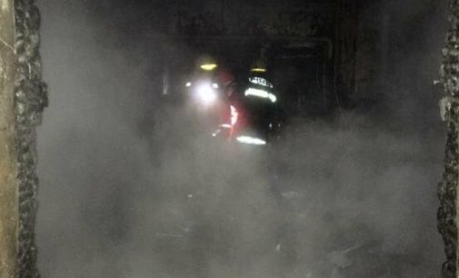 Под Харьковом при пожаре в частном доме погибли пожилая мать с сыном: их тела нашли спасатели, — ФОТО