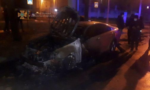 Огонь мог уничтожить соседний автомобиль: в Харькове ночью неизвестные подожгли «Lexus», — ФОТО
