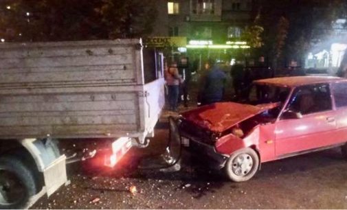 В Запорожье выпивший водитель «Таврии» врезался в грузовик