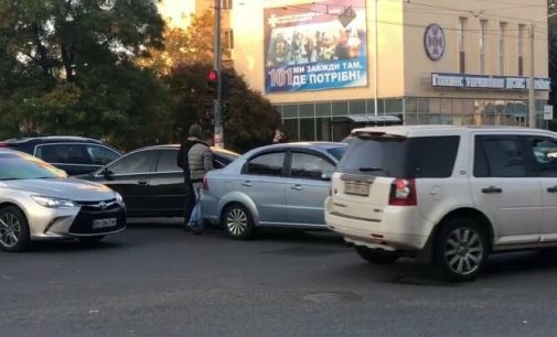 В Одном из районов Одессы образовалась пробка из-за ДТП, — ФОТО, ВИДЕО