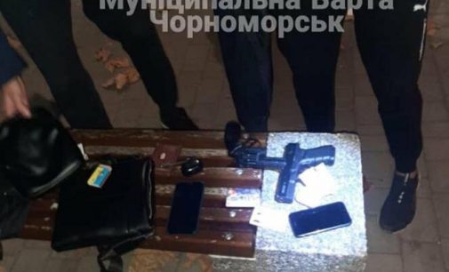 Обстреляли дом: в Одесской области задержали компанию молодых людей с оружием, — ФОТО