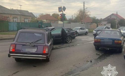 В Харькове водитель автомобиля «ВАЗ» протаранил машины «BMW» и «Audi», — ФОТО