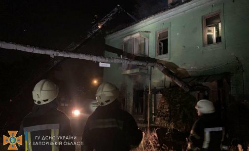 В Запорожье 22 спасателя тушили загоревшееся здание в старом городе, — ФОТО