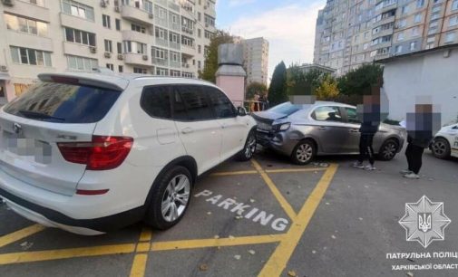 В Харькове «BMW» столкнулся с авто «Peugeot» и «Ford»: патрульные составили админпротокол, — ФОТО