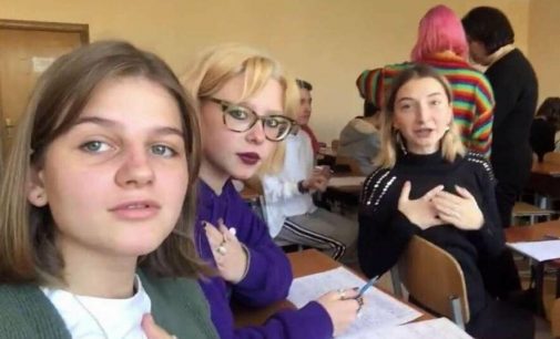 «Батько наш Бандера»: киевские школьники устроили буллинг учительнице, — ВИДЕО