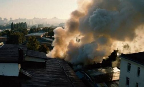 Масштабный пожар в Харькове: спустя восемь часов спасатели потушили огонь в столярном цеху, — ФОТО, ВИДЕО
