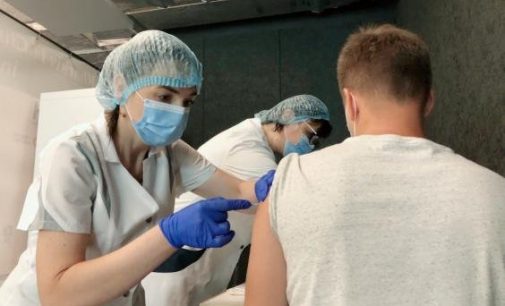 В Харькове почти 380 тысяч жителей вакцинировались от COVID-19