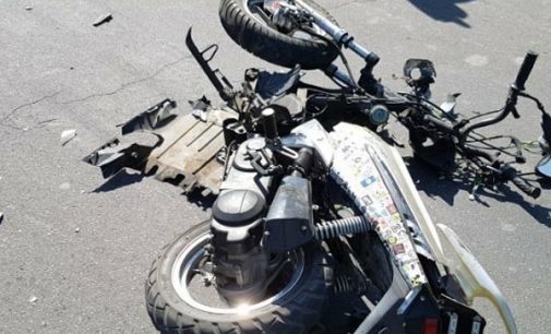 В Мелитополе легковушка столкнулась со скутером: водитель оказался в больнице
