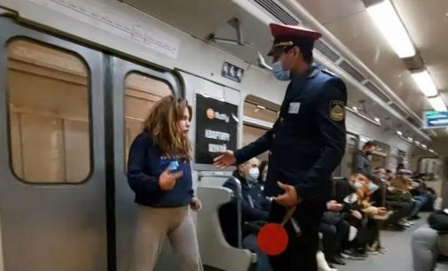 «Безмасочница» устроила скандал в киевском метро, — ФОТО, ВИДЕО