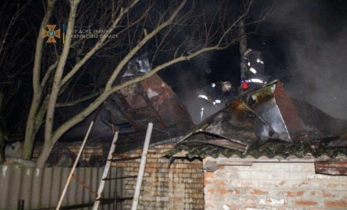 В Харьковской области из-за твердотопливной печи загорелся частный дом: спасатели два часа тушили масштабный пожар, — ФОТО