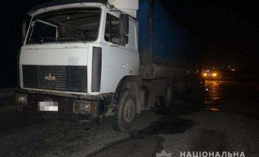 На Харьковщине «ВАЗ» врезался в грузовик: пассажирка легкового авто погибла, пьяный водитель в больнице, — ФОТО
