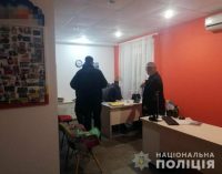 В Бердянске полиция пришла с обысками в турагентство, торговавшее поддельными ПЦР-тестами на COVID-19