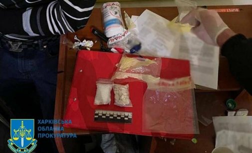 Работали с интернет-магазином и продавали наркотики через «закладки»: в Харькове разоблачили троих жителей другой области