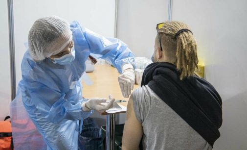 На Харьковщине за последние сутки от коронавируса медики вакцинировали более 17 тысяч человек