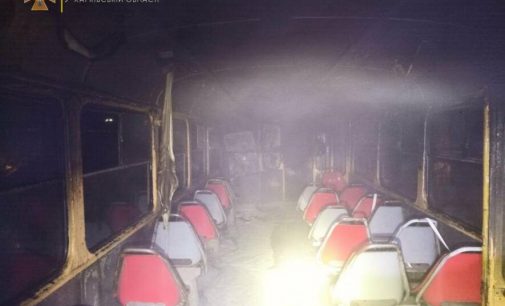 В Харькове загорелся трамвай во время движения: спасатели тушили пожар более часа