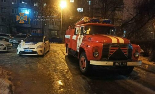 Вынесли из задымленного помещения: в Харькове во время пожара в пятиэтажном доме спасли двоих мужчин, — ФОТО
