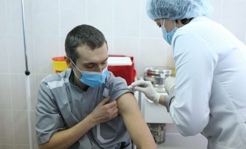 На Харьковщине за последние сутки медики привили от коронавируса более 5 тысяч жителей