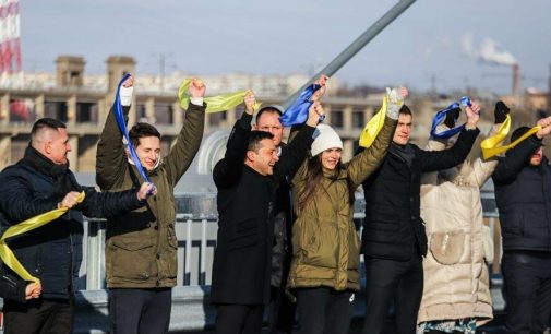 Зеленский открыл вантовый мост в Запорожье: как это было в фотографиях и цитатах