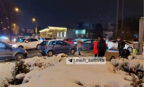 В Харькове на перекрестке столкнулись легковой автомобиль и скутер: есть пострадавший, — ФОТО