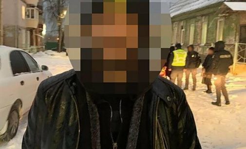 В Запорожье совершили разбойное нападение на женщину с инвалидностью: грабители представились работниками почты