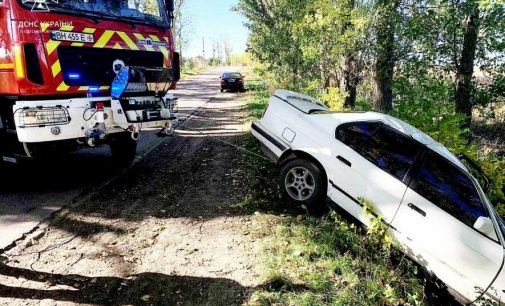 На Одещині рятувальники витягували з кювету автомобіль, — ФОТО