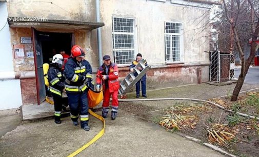 В Одеській області горів багатоквартирний будинок, є постраждалі, — ФОТО