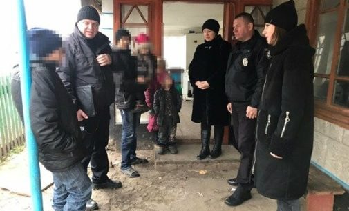 Діти пропускають школу, вдома антисанітарія та мало їжі: на Одещині матір притягнуть до відповідальності