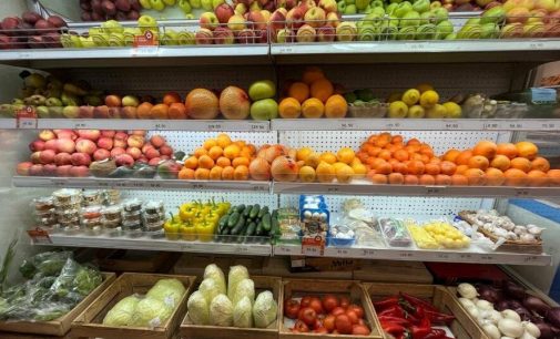 Банани, яблука, мандарини, ківі: моніторинг цін на фрукти в одеських супермаркетах, — ФОТО