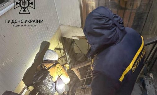 В центрі Одеси у комуналці спалахнула пожежа: врятували господаря та його песика