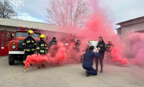 Рятувальник з Одеської області оригінально освідчився дівчині