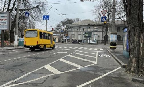 В центрі Одеси оновлюють дорожню розмітку велодоріжок