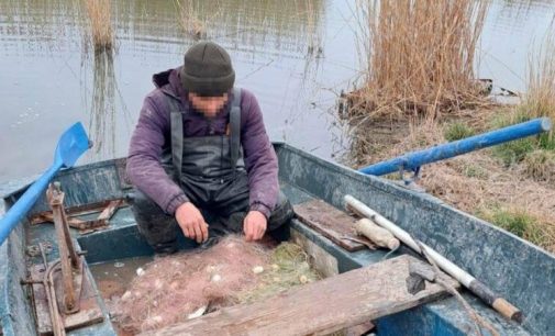 Карасі, сазани та окуні: затримали браконьєрів, які ловили рибу на території нацпарку в Одеській області, — ФОТО