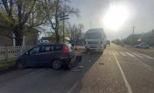 На Одещині в ДТП з вантажівкою постраждали двоє людей, — ФОТО