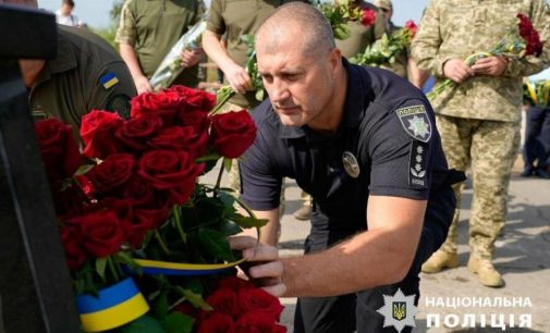 Поліцейські Одещини вшанували пам’ять героїв, які віддали життя за Україну, — ФОТО