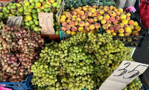 Робимо базар на одеському Привозі: які ціни на інжир, виноград, яблука та «синенькі», — ФОТО