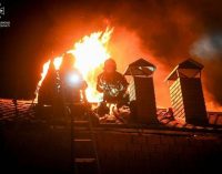 Через коротке замкнення електромережі загорілися три будівлі під Одесою